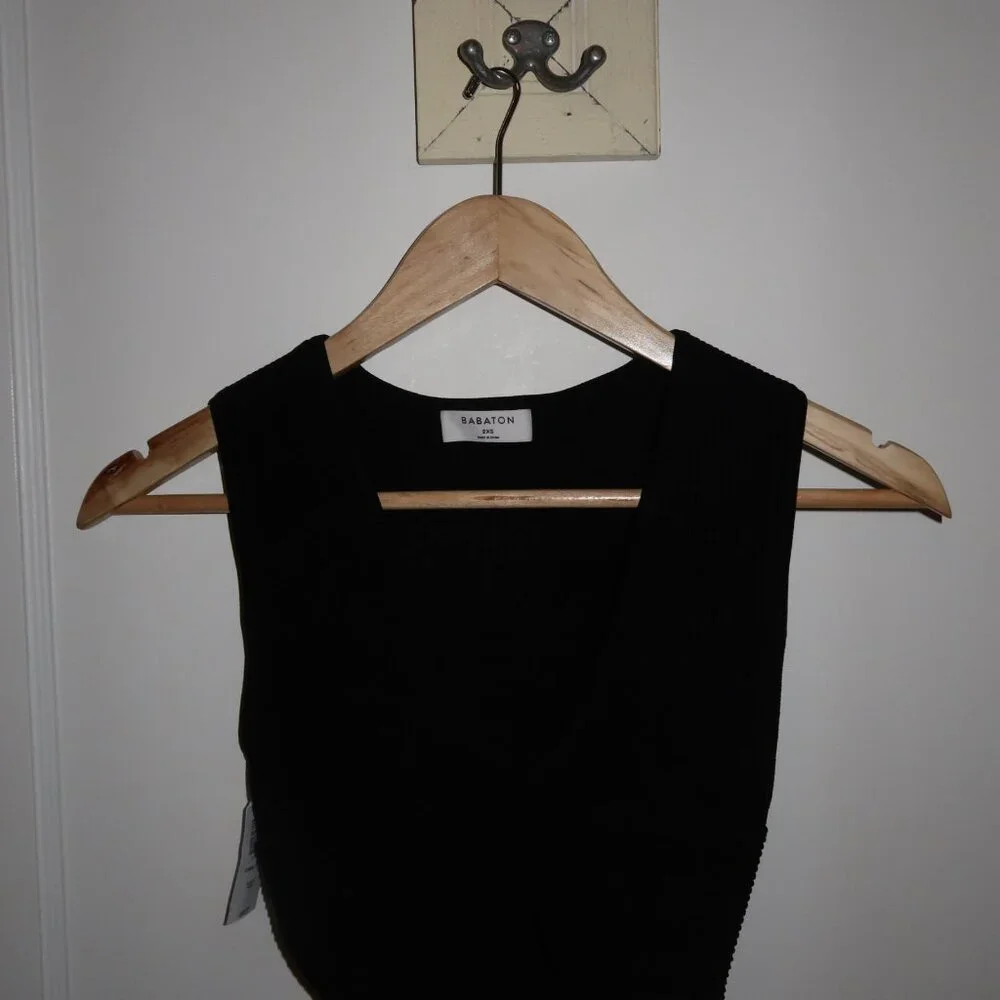 Aritzia x Babaton "Carlotta" sculpt knit deep v tank in black - Picture 4 of 4